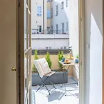 Days - Two-bedroom With Workspace And Balcony In Old Town プラハ