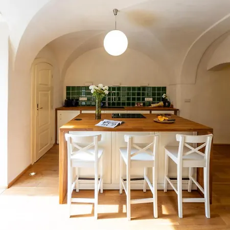 Lejlighed Days - Two-bedroom With Workspace And Balcony In Old Town Prag