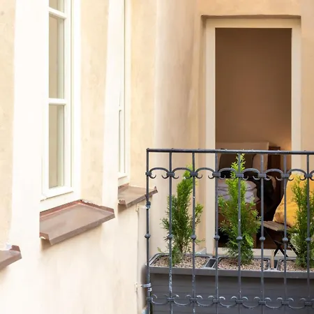 Days - Two-bedroom With Workspace And Balcony In Old Town Appartement *