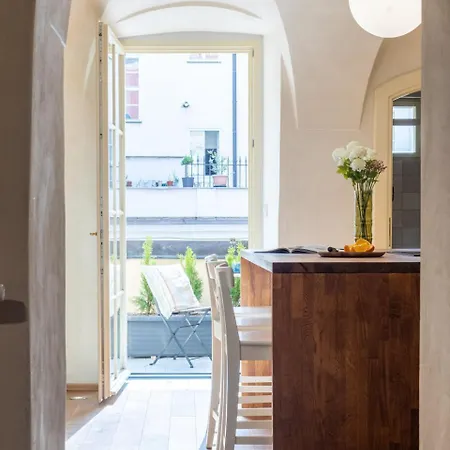 Days - Two-bedroom With Workspace And Balcony In Old Town Prag
