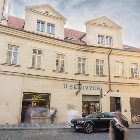 Lejlighed Days - Two-bedroom With Workspace And Balcony In Old Town Prag
