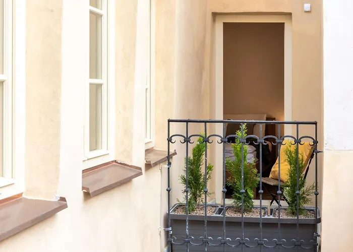 Days - Two-bedroom With Workspace And Balcony In Old Town Lejlighed *
