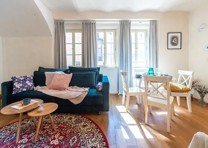 Days - Two-bedroom With Workspace And Balcony In Old Town Prag