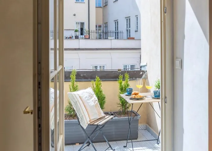 Days - Two-bedroom With Workspace And Balcony In Old Town Prag
