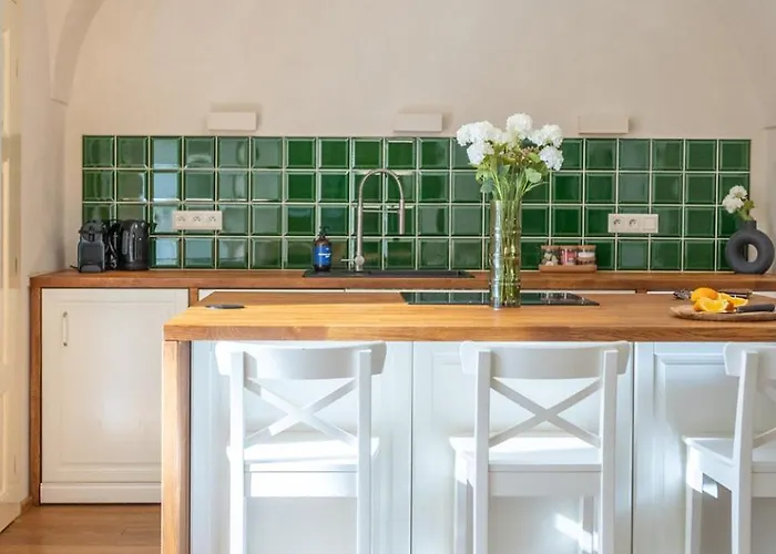 Days - Two-bedroom With Workspace And Balcony In Old Town Prag