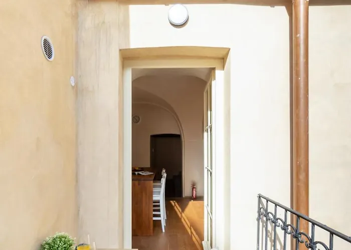 Days - Two-bedroom With Workspace And Balcony In Old Town *