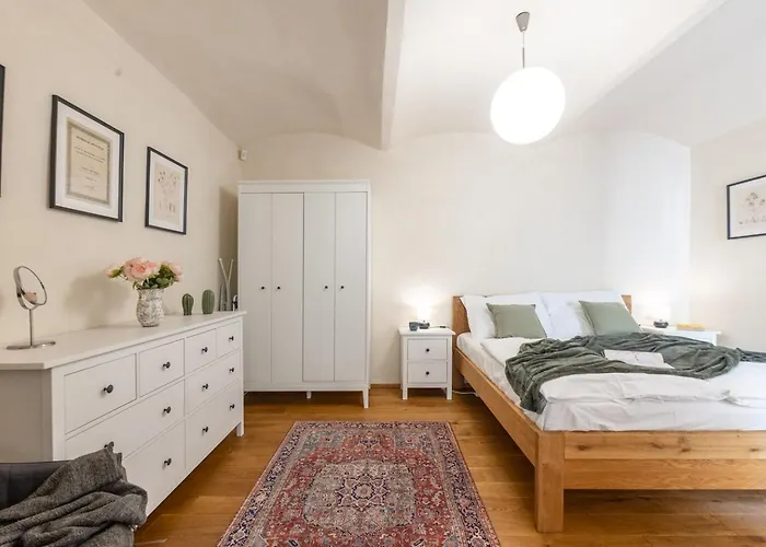 Days - Two-bedroom With Workspace And Balcony In Old Town *