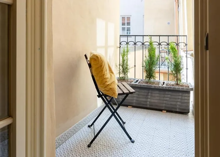 Days - Two-bedroom With Workspace And Balcony In Old Town Lejlighed *