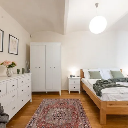 Days - Two-bedroom With Workspace And Balcony In Old Town *